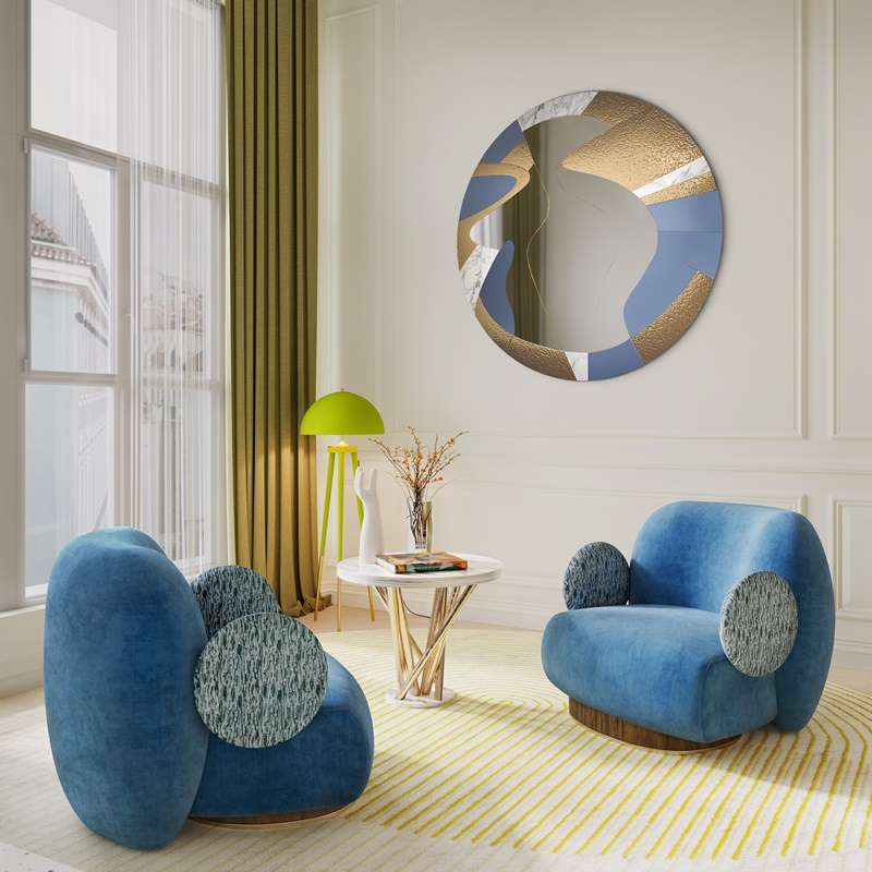 La voix armchair in a blue and gold room