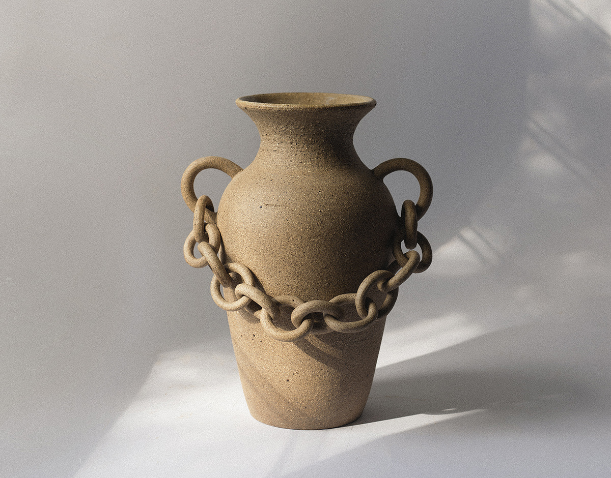 5 ceramic objects proves chains are trending